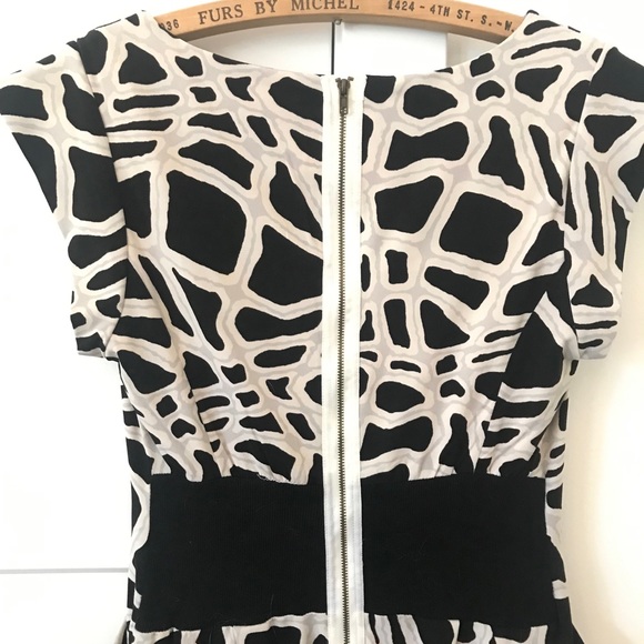 Zokai Abstract Black And White Dress - Size Small - Picture 3 of 5